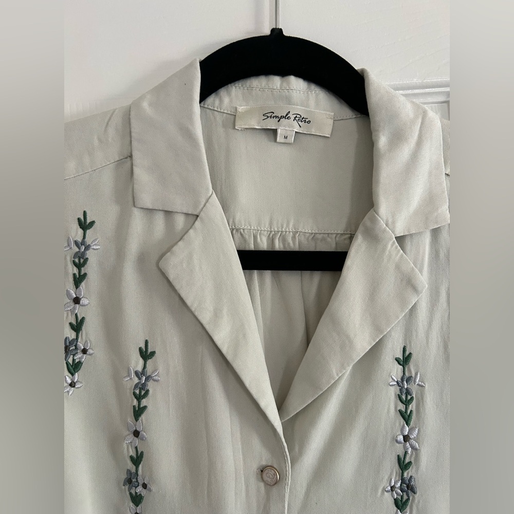 Simple Retro Top - Picture 2 of 2